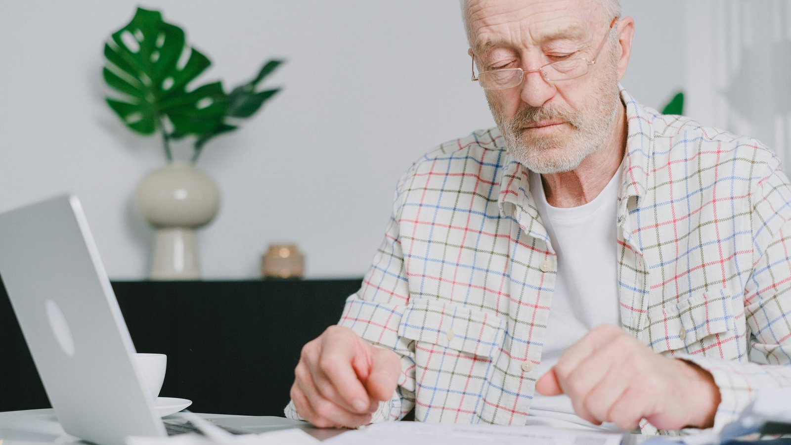 10 Signs You Should Claim Social Security Early at 62