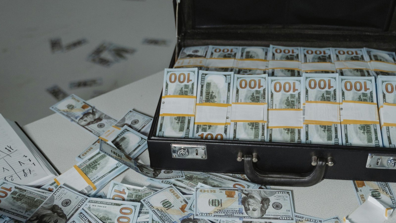 Billionaires Don’t Store Their Money in Savings – Here’s Where They Put It