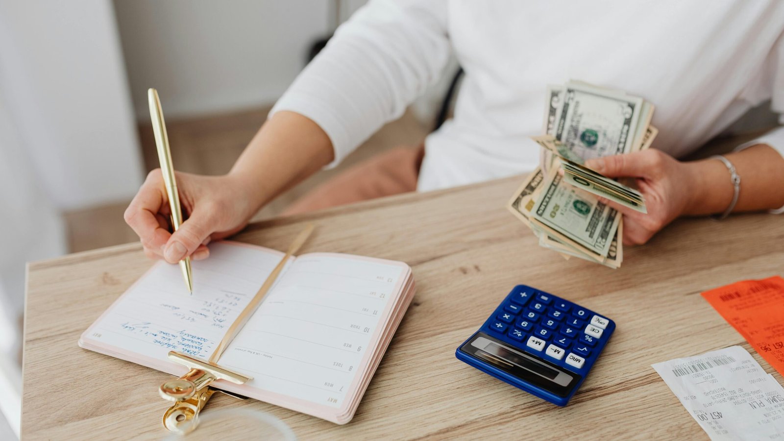 10 Ways To Save $50 A Week Without Changing Your Whole Life