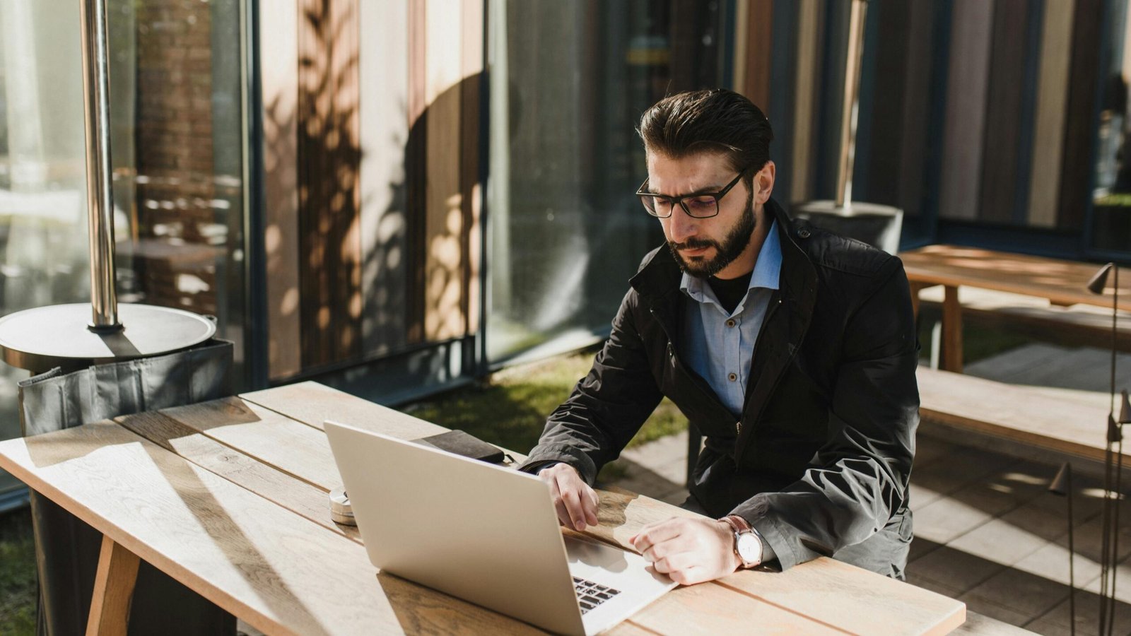 How AI Is Helping Men Start Businesses With Almost No Money